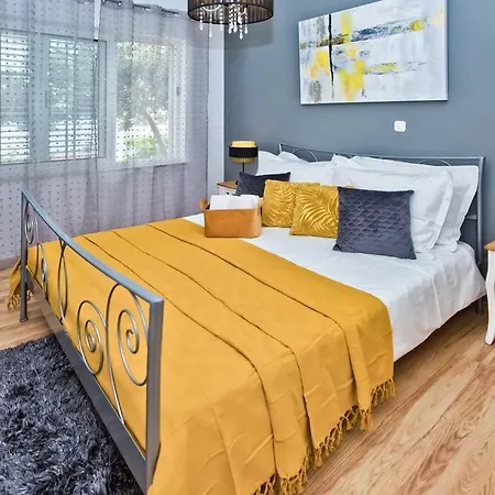 Tino With Two Sunny Terace Appartamento *