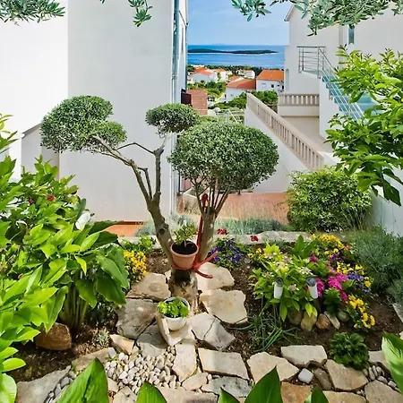 Tino With Two Sunny Terace Appartamento