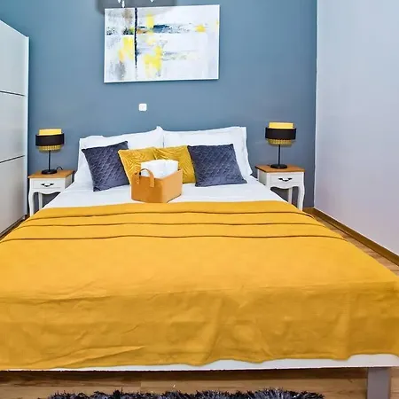 Tino With Two Sunny Terace Appartamento